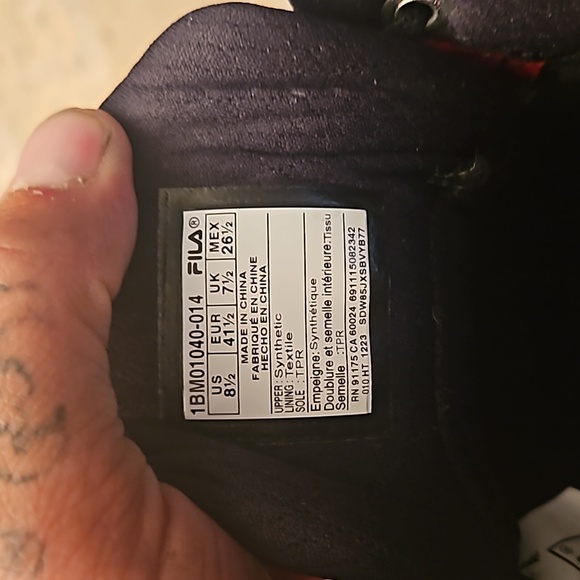 New Fila red and black shoes worn 2 or 3 times - Picture 3 of 5